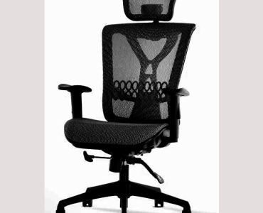 Silla de oficina ergonómica BM 9500 con respaldo de malla y reposabrazos ajustables.