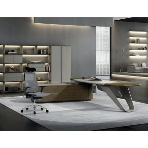 Escritorio ejecutivo Arpa de diseño moderno con una silla ergonómica gris en un entorno de oficina contemporáneo.