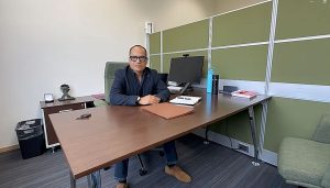 Testimonio de cliente satisfecho con proyecto de corporativo de muebles